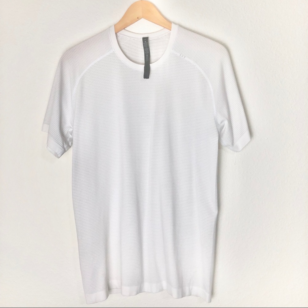 Lululemon Men’s Off White Short Sleeve Tee Medium